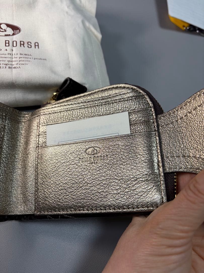 PELLE BORSA ペレボルサ エナメル 二つ折り財布