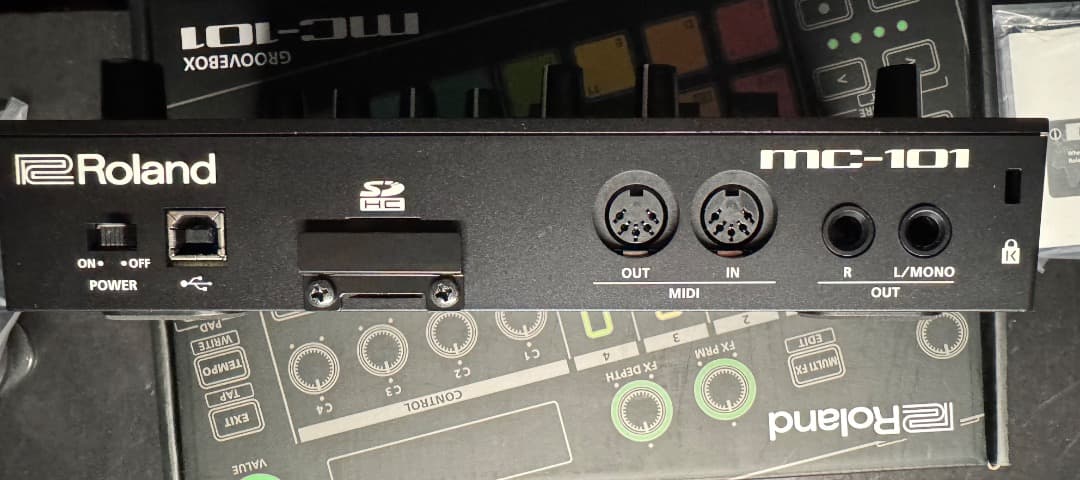 鍵盤楽器 Roland MC-101 GROOVEBOX