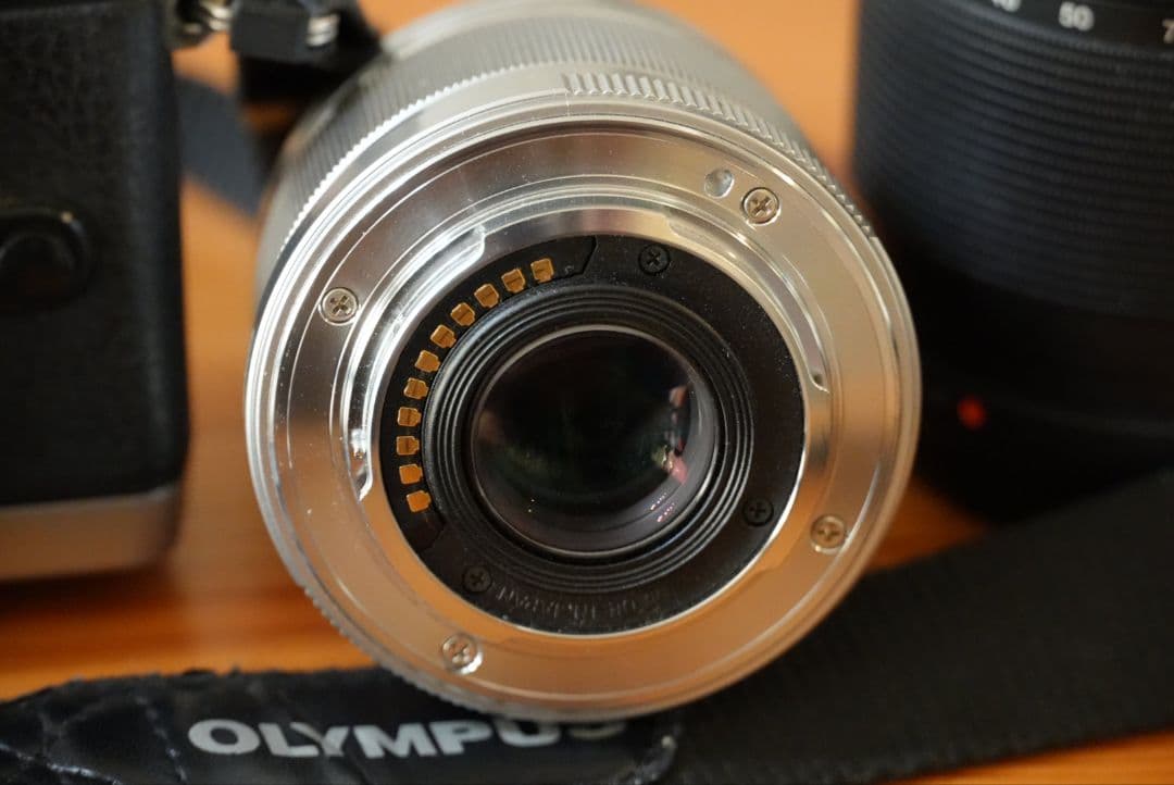 【レンズ2本付・動作確認済】OLYMPUS ミラーレス一眼 OM-D E-M10