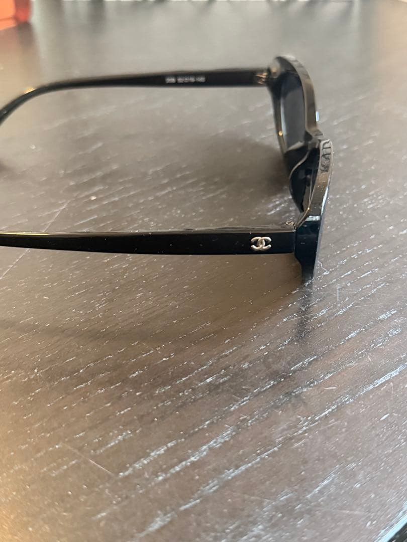 CHANEL オーバルサングラス