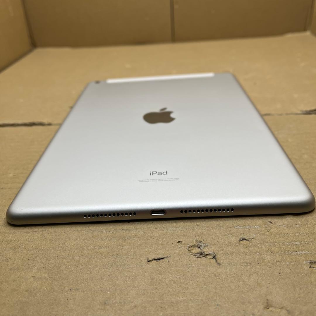 iPad 第8世代　本体　Wi-Fi +Cellular 32GB シルバー