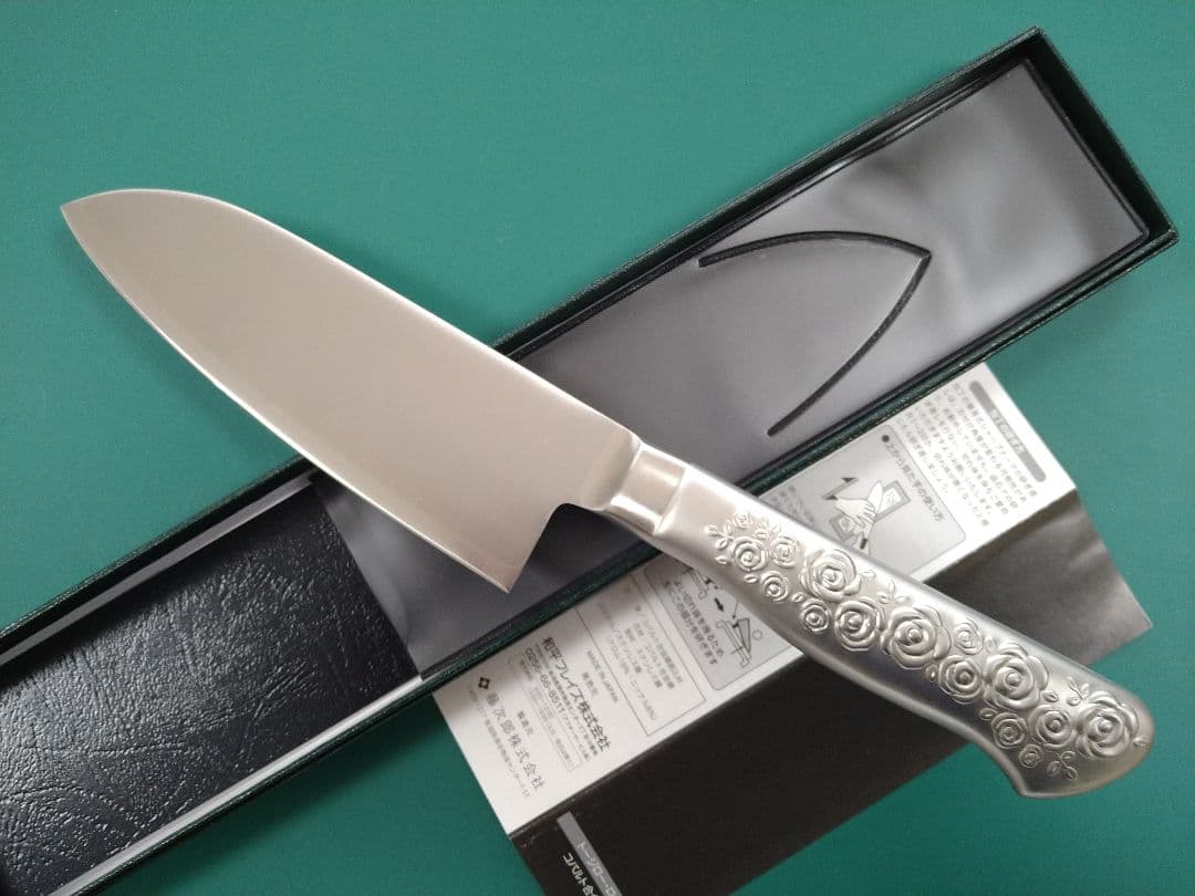 新品 浜田ママプロデュース 使いやすい刀身の包丁 藤次郎　ロゼ 14.5cm