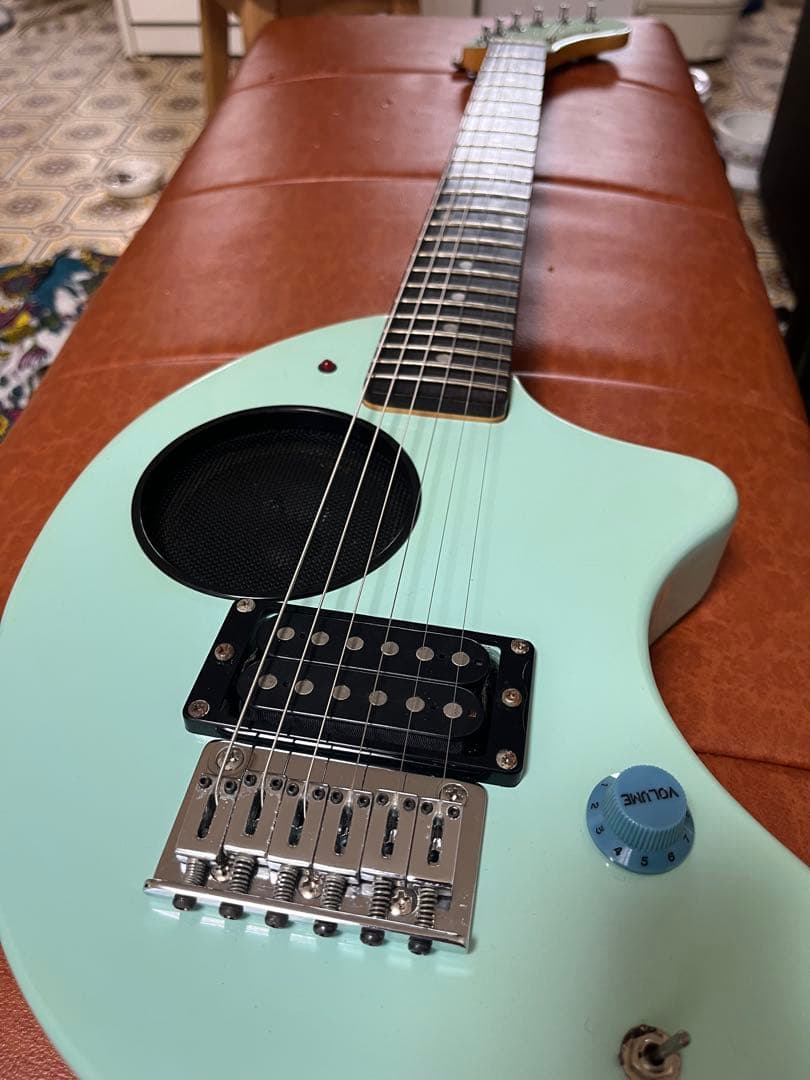 そうさん　fernandes zo-3ミントグリーン 内蔵スピーカー付き