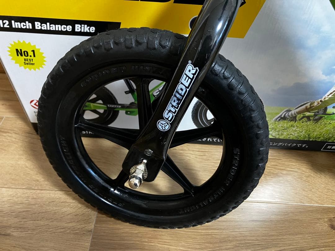 ストライダースポーツモデル　12インチ　グリーン