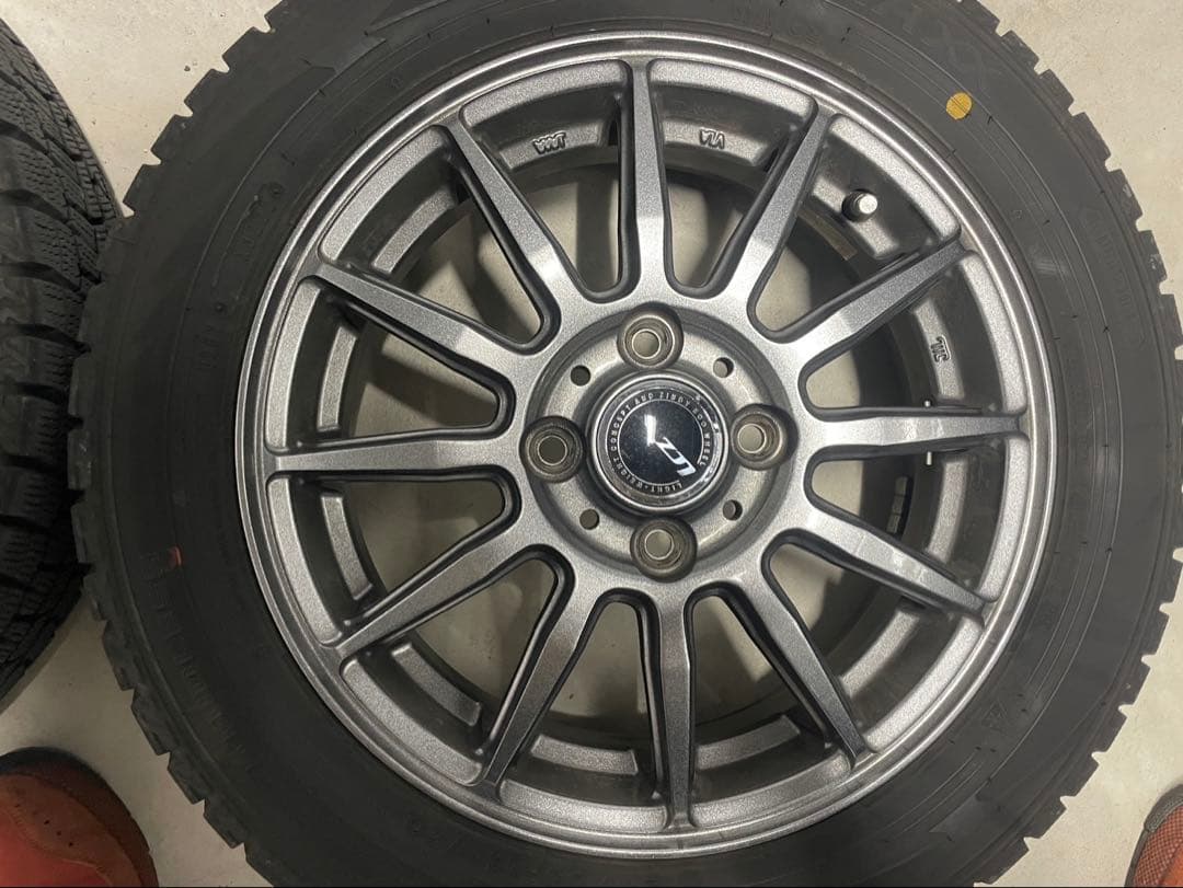 美品 軽自動車 スタッドレスタイヤ　ホイール付き155/65R14