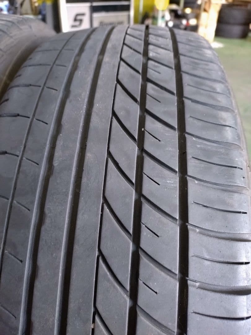 215/60R17 ヨコハマタイヤ PARADA PA03 ホワイトレター2本