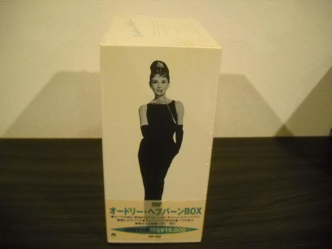 ●オードリー・ヘップバーン特集●≪新品未開封DVD BOX＆写真集≫２作品セット