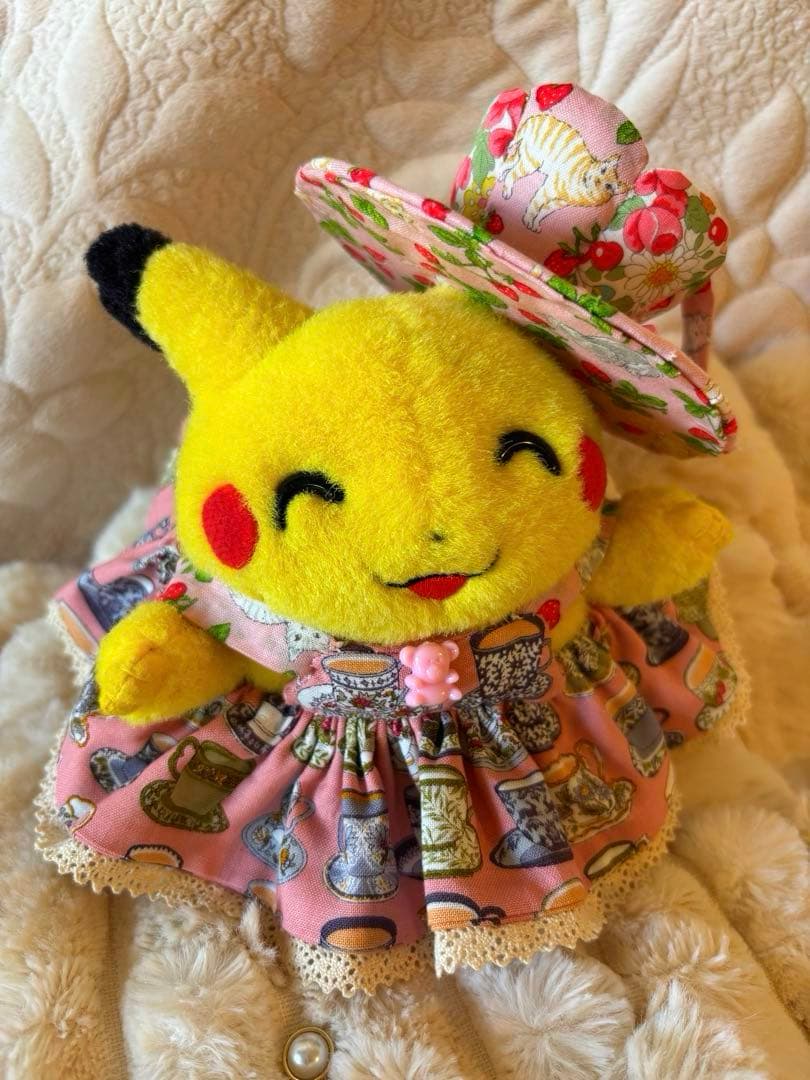 初期ピカチュウ　服　ティーパーティードレスとティーカップ帽子2点セット　ポケモン