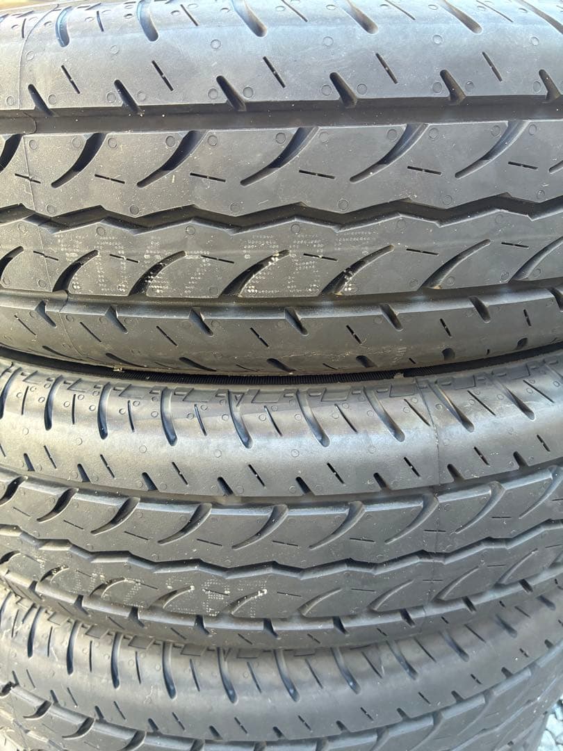 クロネコ　送料込み　新車外し　ほぼ新品　145/80R12