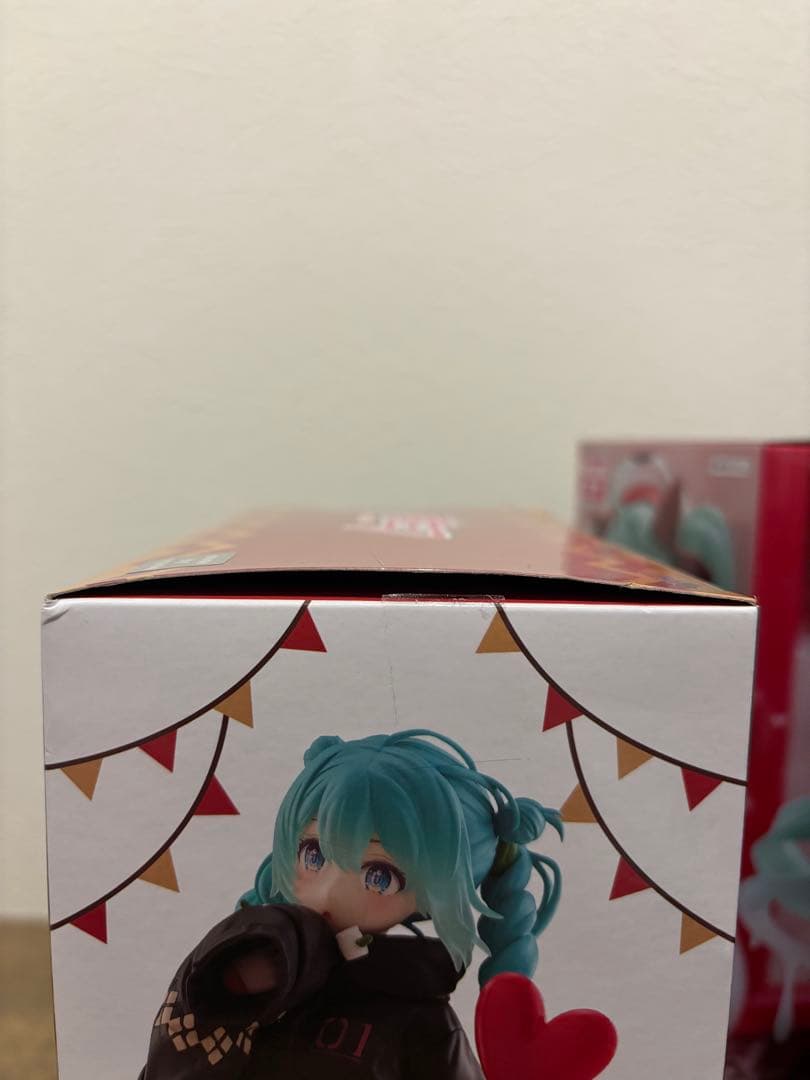 初音ミク フィギュア 雪ミク×クロミ チロルチョコ Outdoor ガンダム