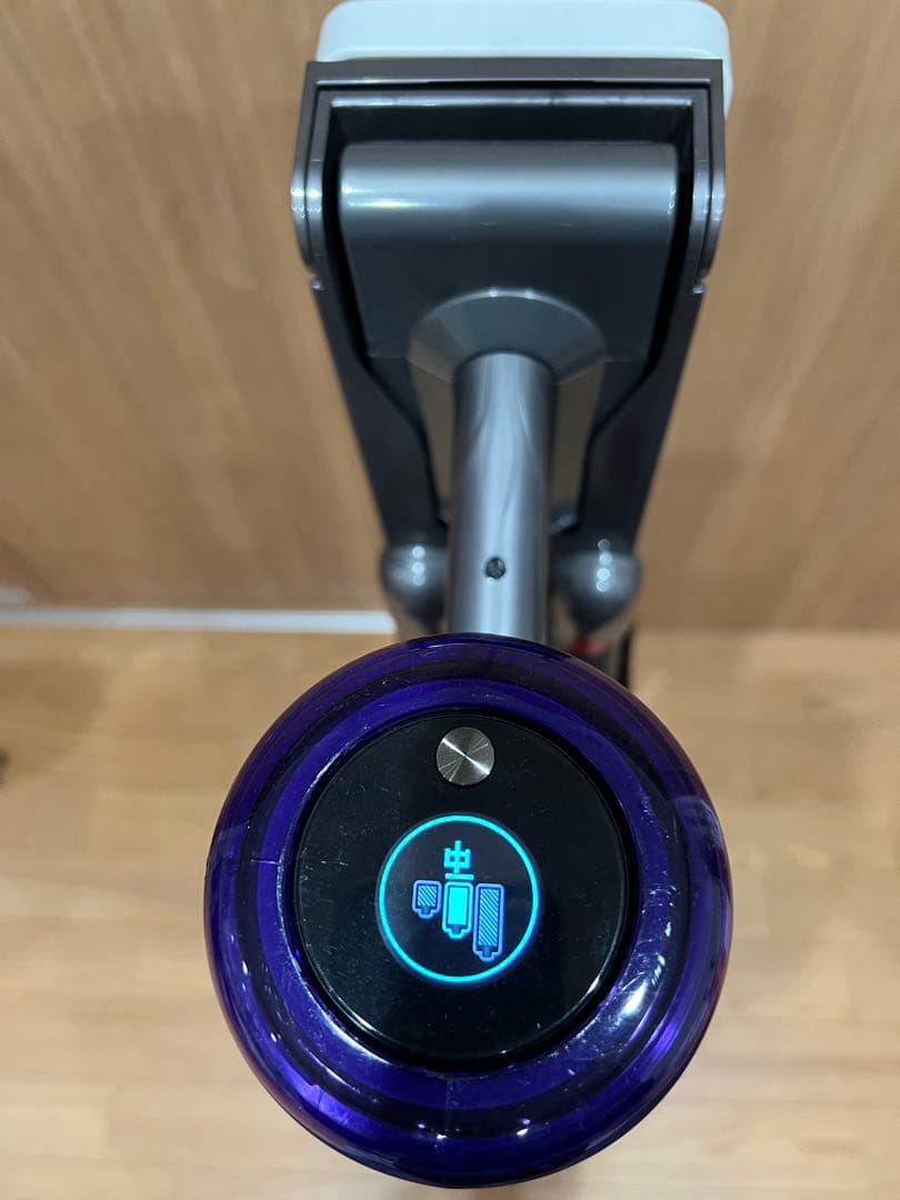 dyson v11 fluffy スティッククリーナー　ジャンク品　スタンド付