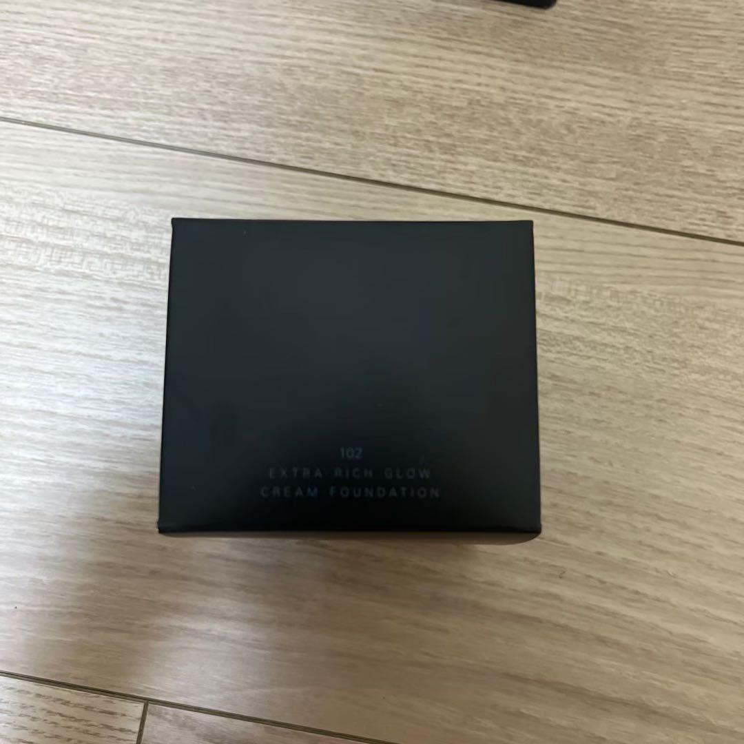 EXTRA RICH GLOW CREAM FOUNDATION 102 新品
