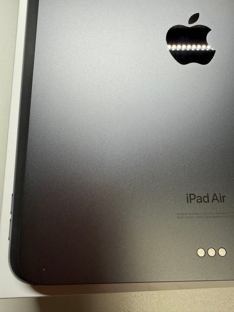 Apple iPad Air (第5世代) 10.9インチスペースグレー