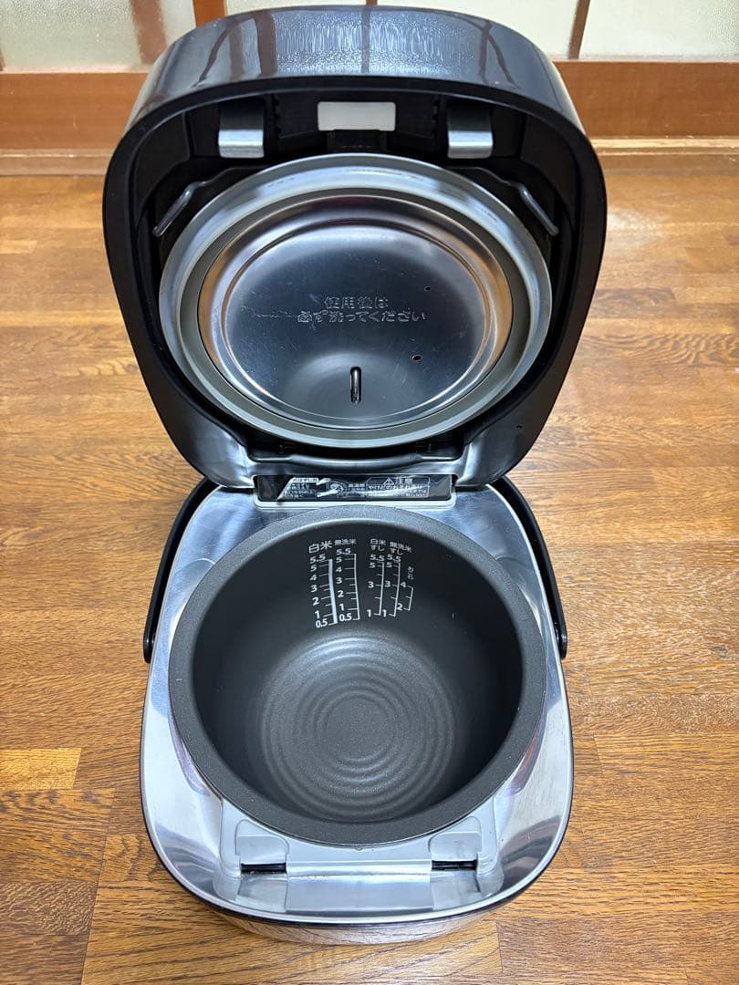 東芝RC-10VST(K) 真空圧力IH炊飯器5.5合グランブラック　ジャンク品