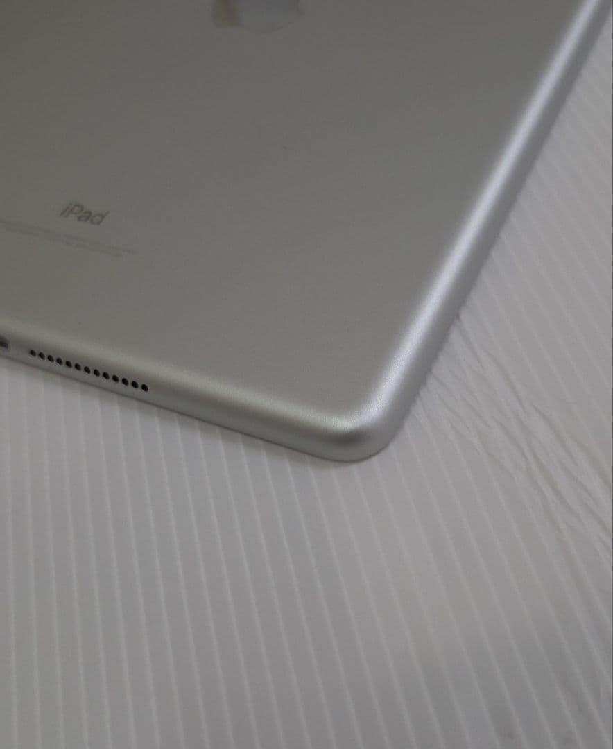iPad 第6世代　32GB WiFi Cellularモデル