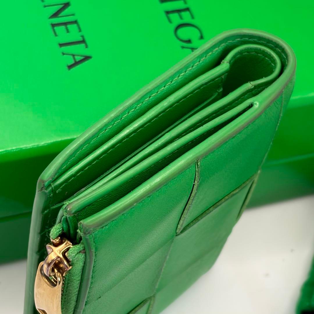 BOTTEGA VENETA☆スモールカセット二つ折り財布 グリーン