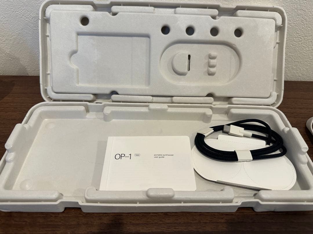 鍵盤楽器 Teenage Engineering OP-1 field