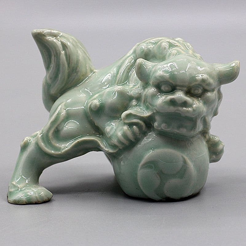 陶磁器 走獅 茶台 文机 装飾品 工芸品 美術品 置物