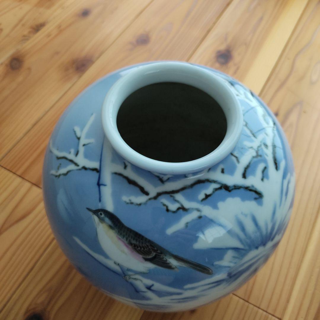 深川製磁　陶器製青い花瓶 鳥と花のデザイン