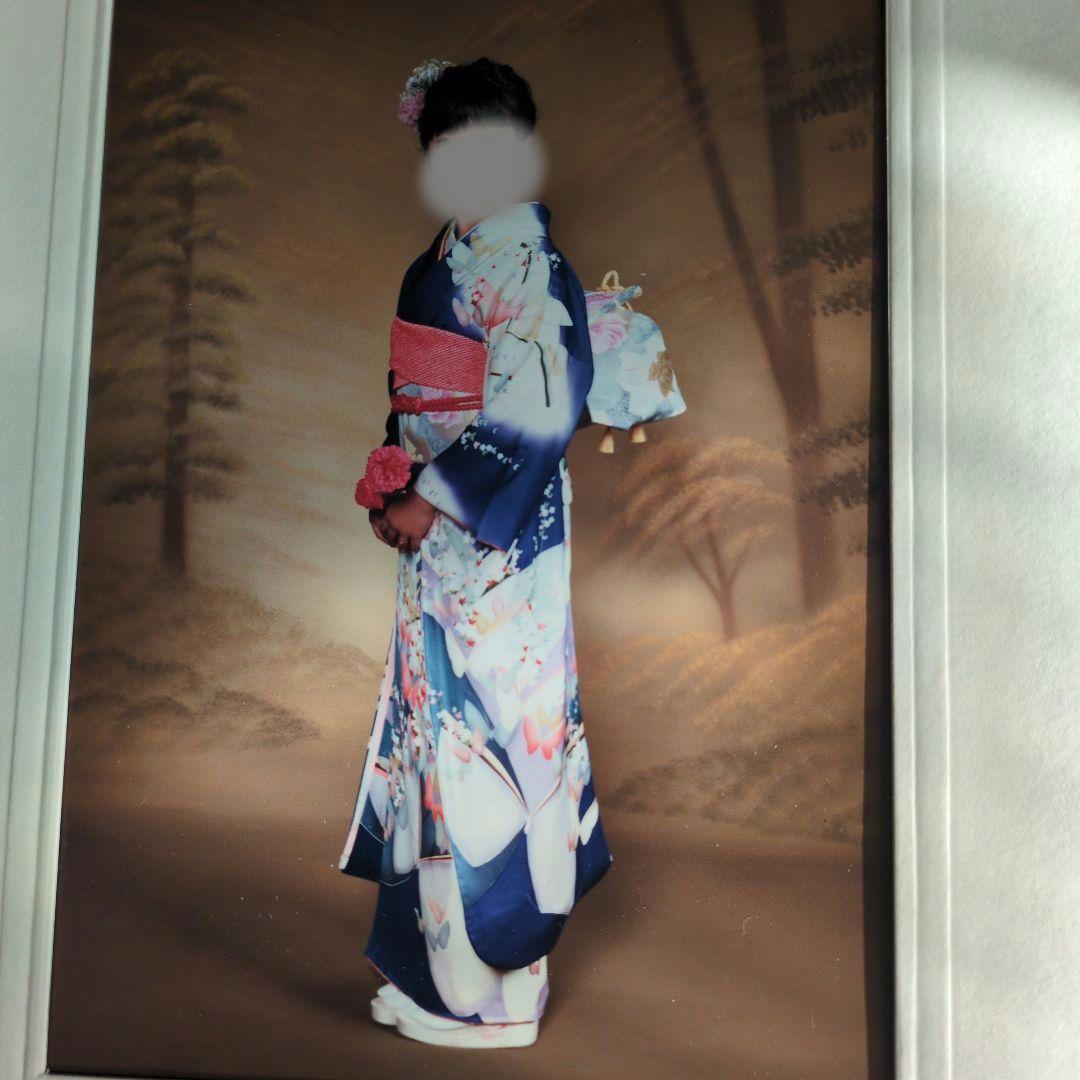 白、紺地　蝶柄　森英恵デザイン 振袖 着物