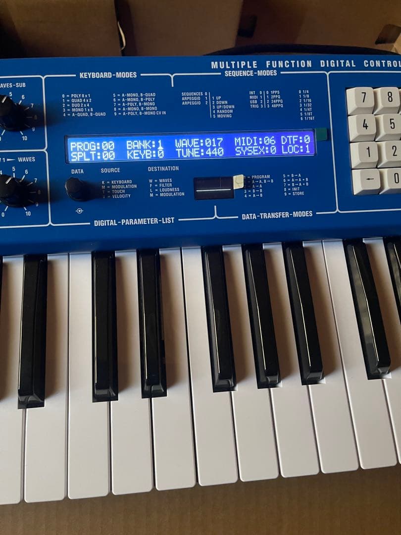 鍵盤楽器 BEHRINGER WAVE