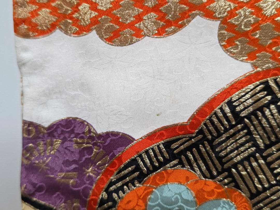A5レトロ 古典模様 金彩 金駒刺繍 袷 正絹 成人式 振袖 着物