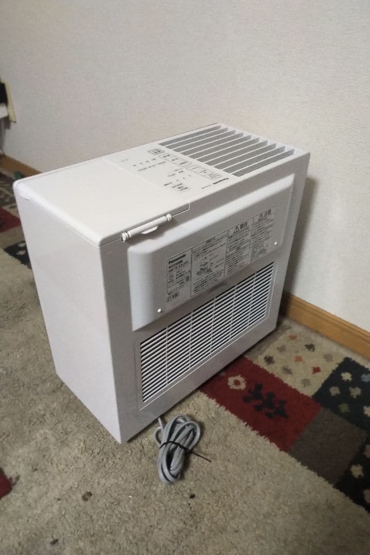 Panasonic 気化式加湿器　ナノイー搭載FE-KXU05 ~14畳
