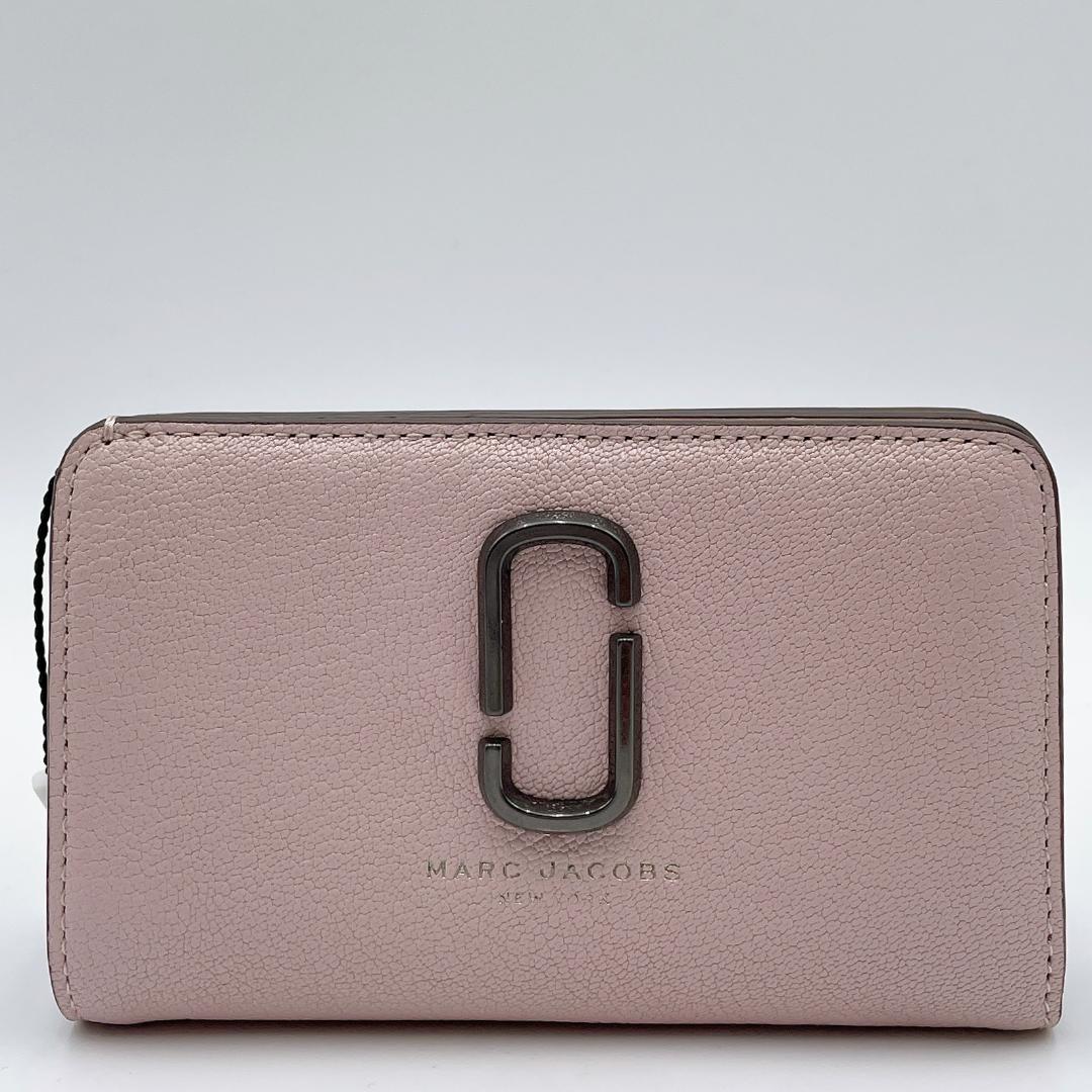 極美品 MARC JACOBS 二つ折り財布 スナップショット m664