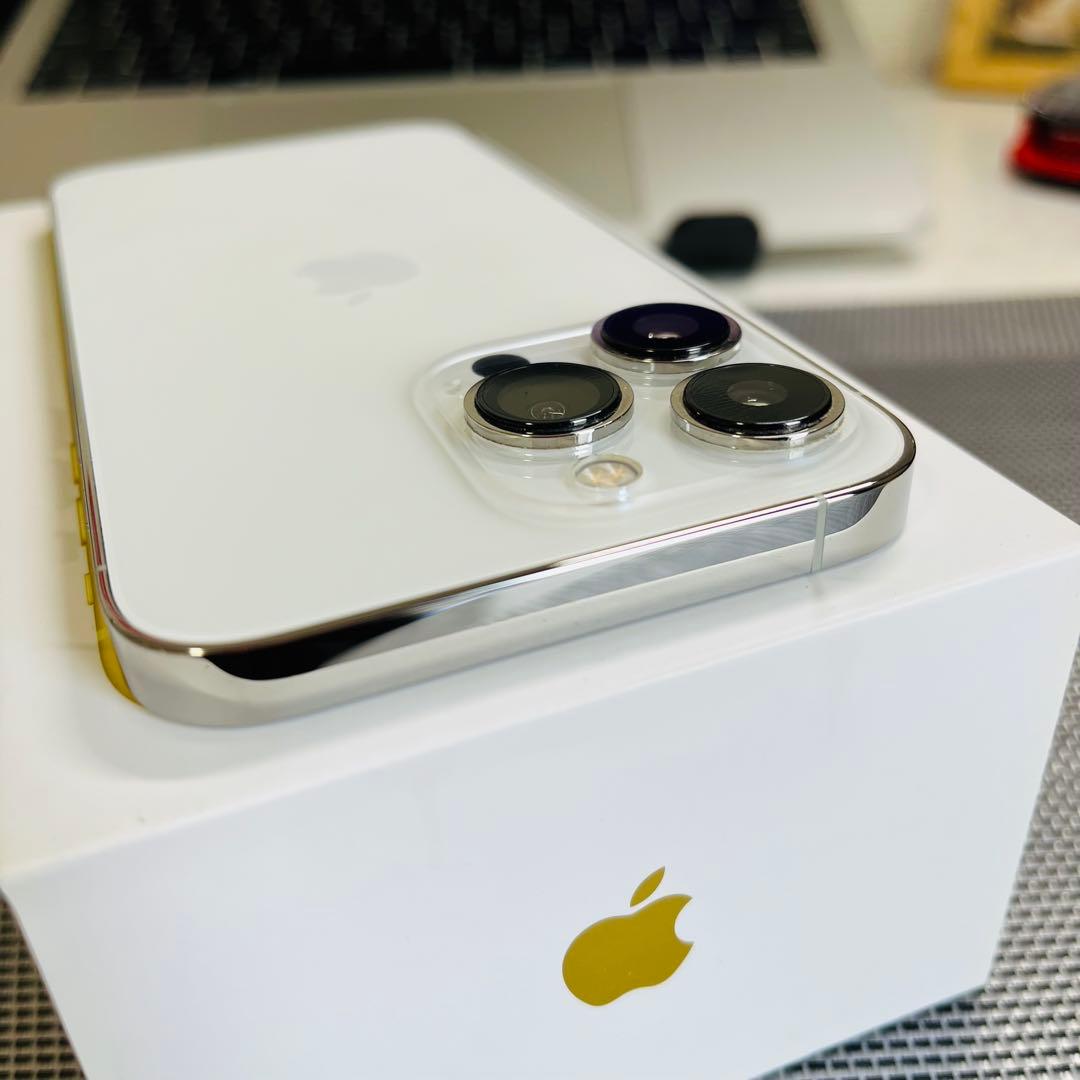 ほぼ新品 Iphone13pro 256GB simフリー バッテリー100％