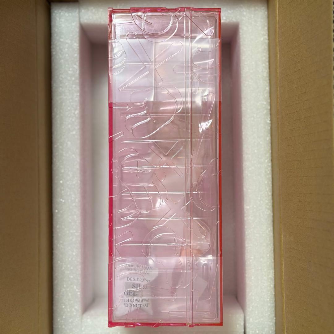 KAWS HOLIDAY INDONESIA Pink カウズ フィギュア