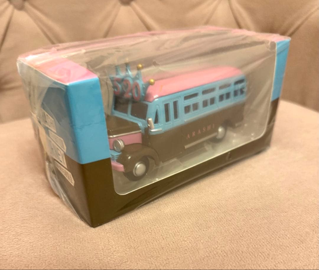 嵐を旅する展覧会　ダイキャストカー バス　座る嵐　コップのフチ子　ベアブリック