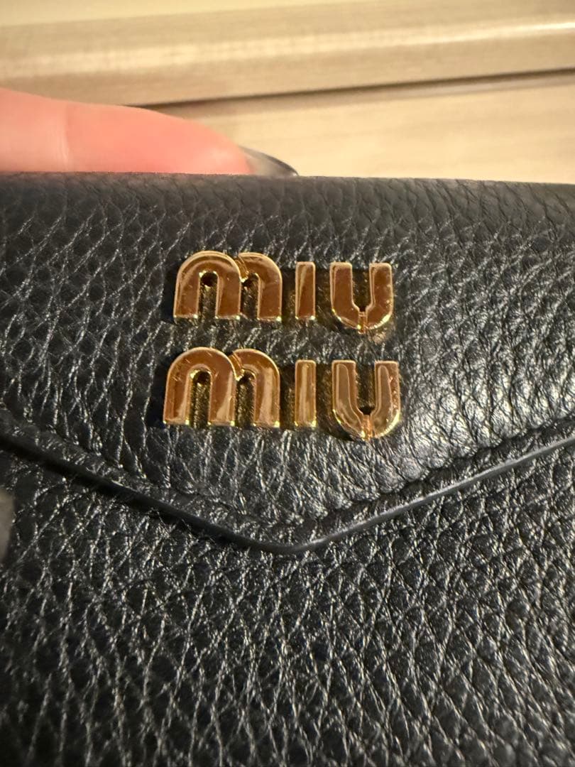 m*7様 MIUMIU ヴィッテロダイノレザー 三つ折り財布