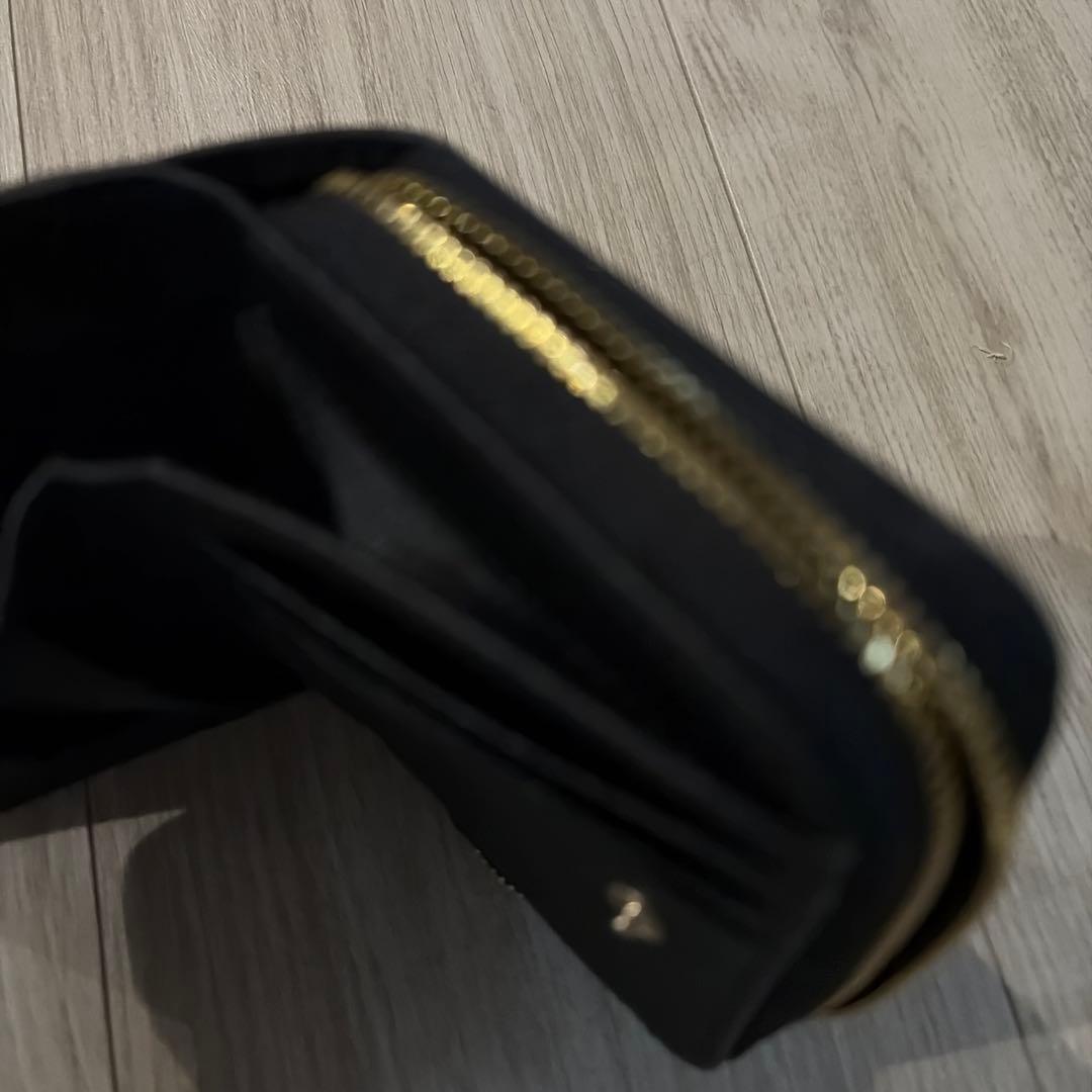 PRADA財布