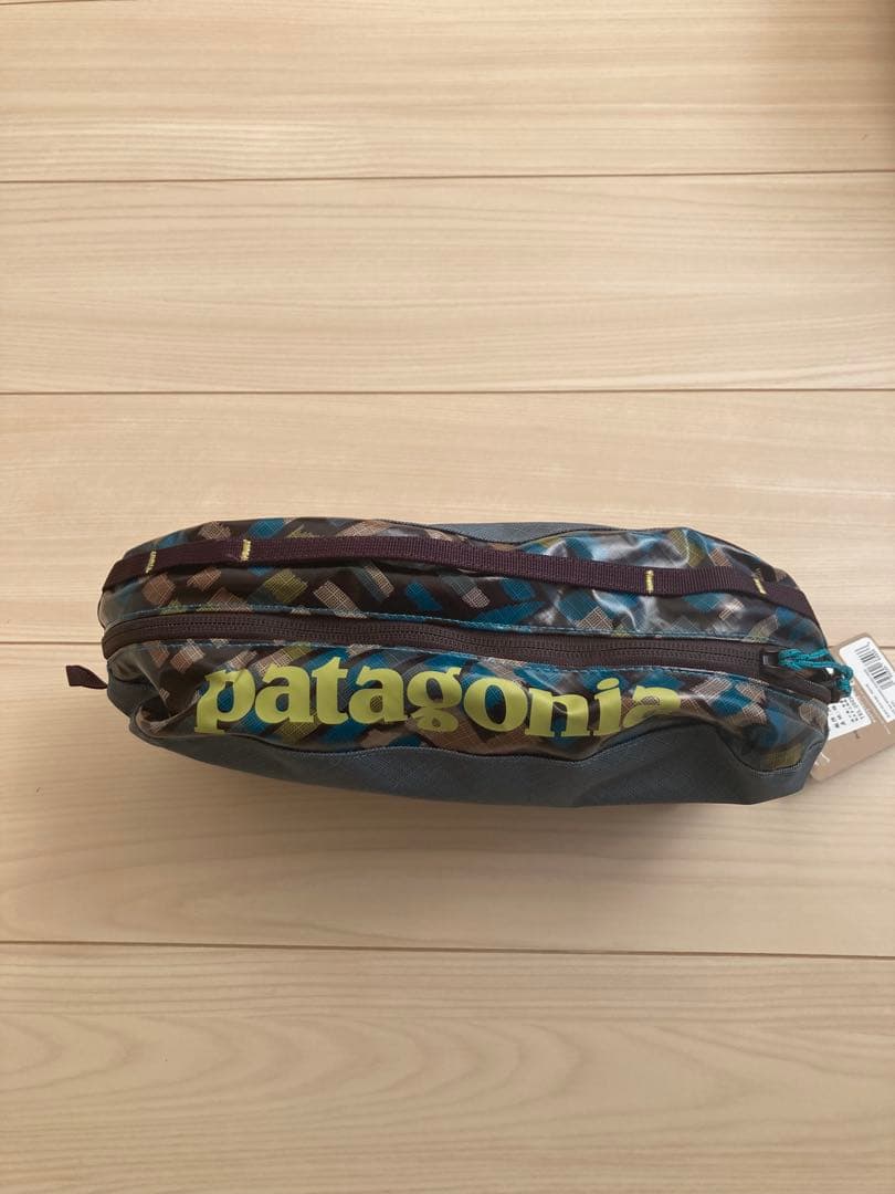 Patagonia ブラックホールキューブ ミディアム 6L 新品タグ付き