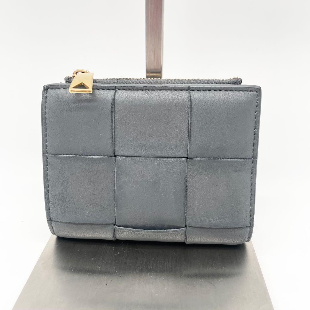 BOTTEGA VENETA マキシイントレチャート　二つ折り財布　グレー