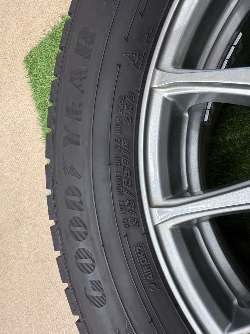 アルファード30 スタッドレスタイヤセット　215/65 R16 インセット38