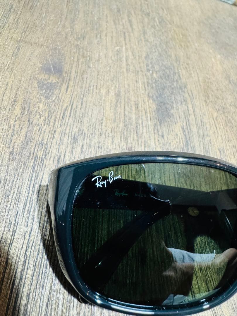 【極美品】Ray-Ban ブラックフレーム サングラス