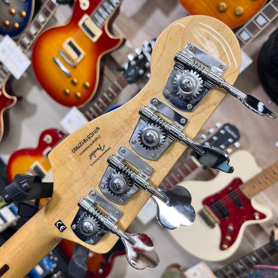 【10439】 Squier Fretless Jazz Bass