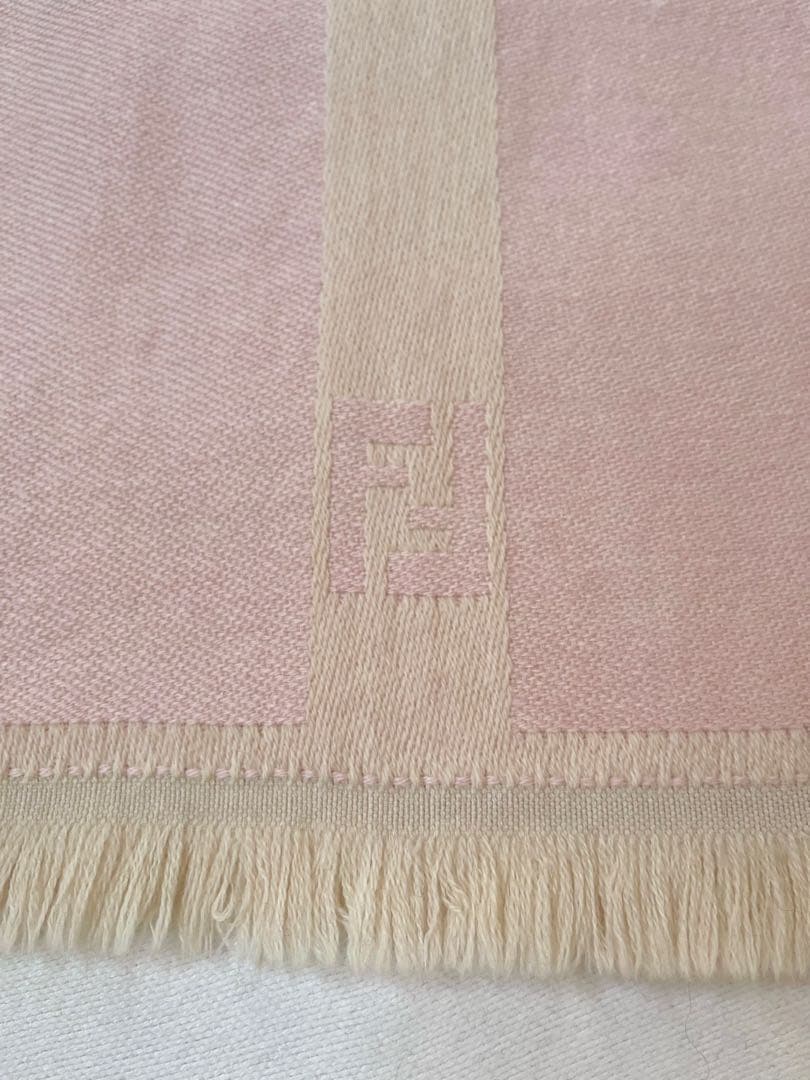 FENDI レアカラー　ライトピンク　マフラー　ウール100% ホログラムタグ