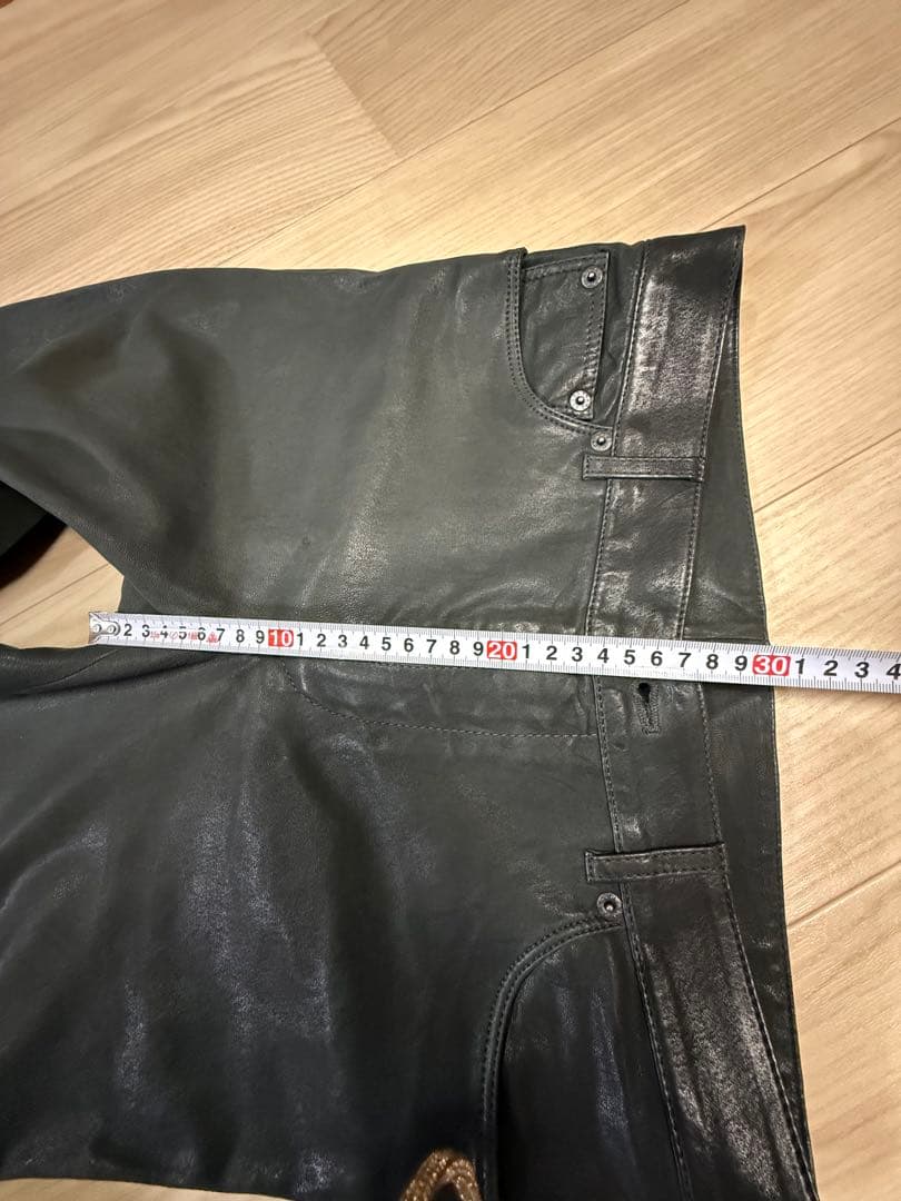ブラック　レザー　スリムフィットパンツ　革　PRADA