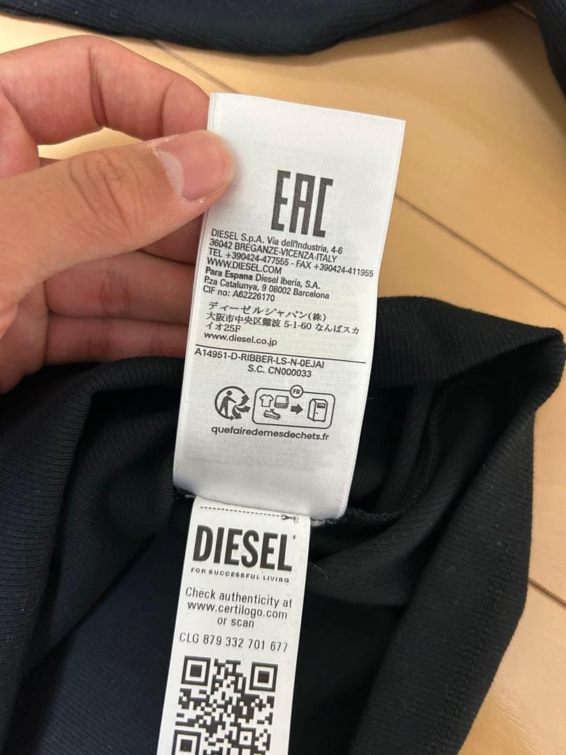 DIESEL ブラック タイトセーター