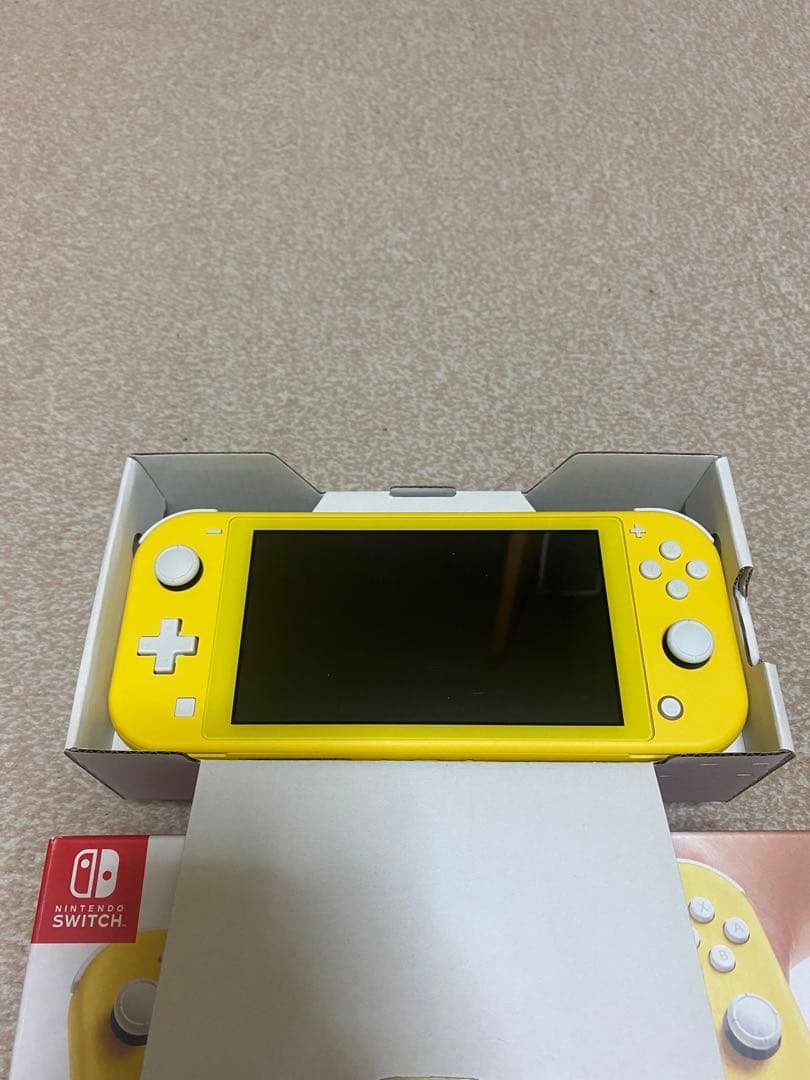 Nintendo Switch Lite イエロー 本体と充電器
