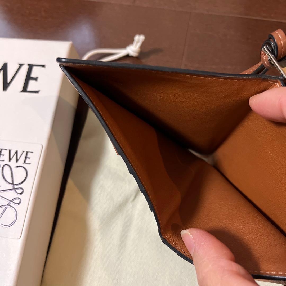ペペロンチーノ LOEWE 二つ折り財布 ベージュ
