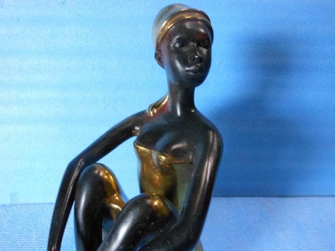 オブジェ　金属製(真鍮） 抽象女性像 　高さ・約３８cm