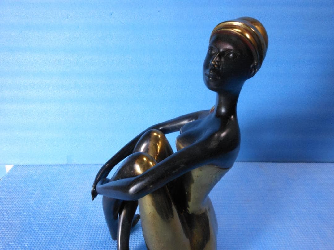 オブジェ　金属製(真鍮） 抽象女性像 　高さ・約３８cm