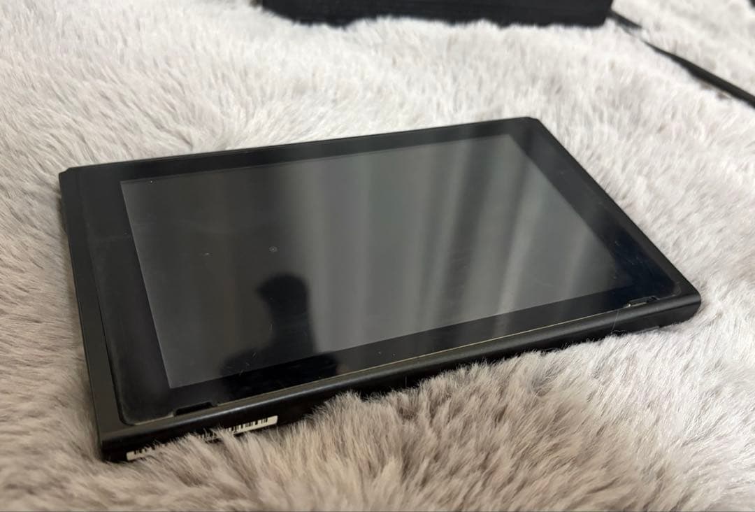 【ジョイコン新品で買い替え済み】Switch本体一式＋充電グリップ・ケース付