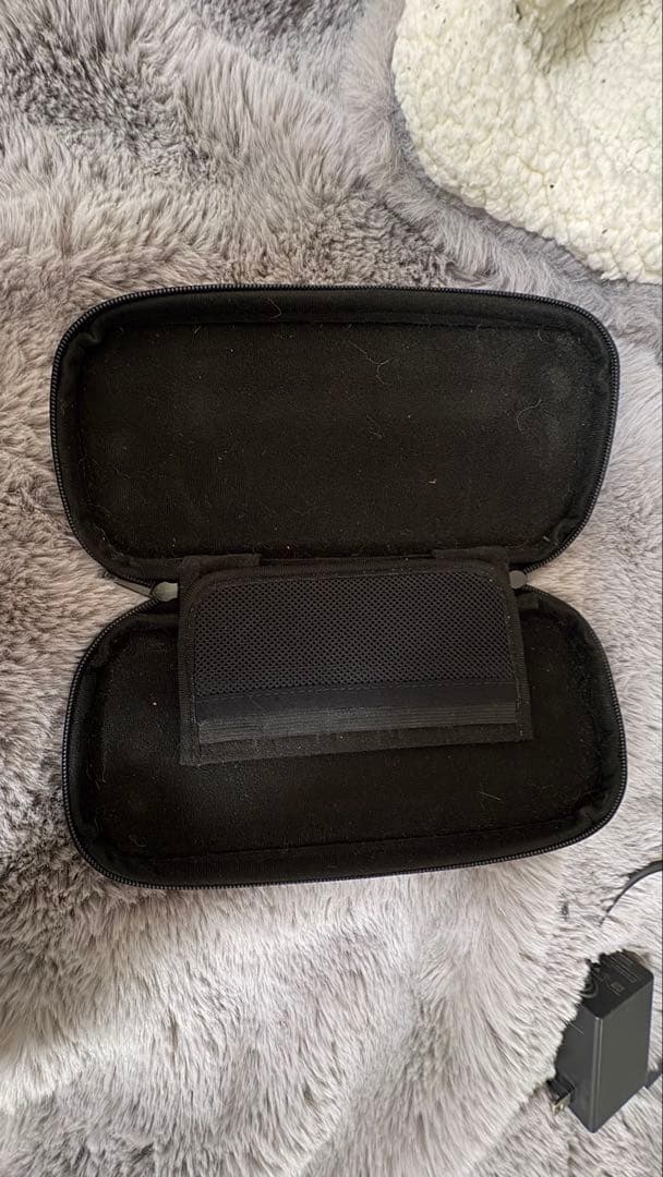 【ジョイコン新品で買い替え済み】Switch本体一式＋充電グリップ・ケース付