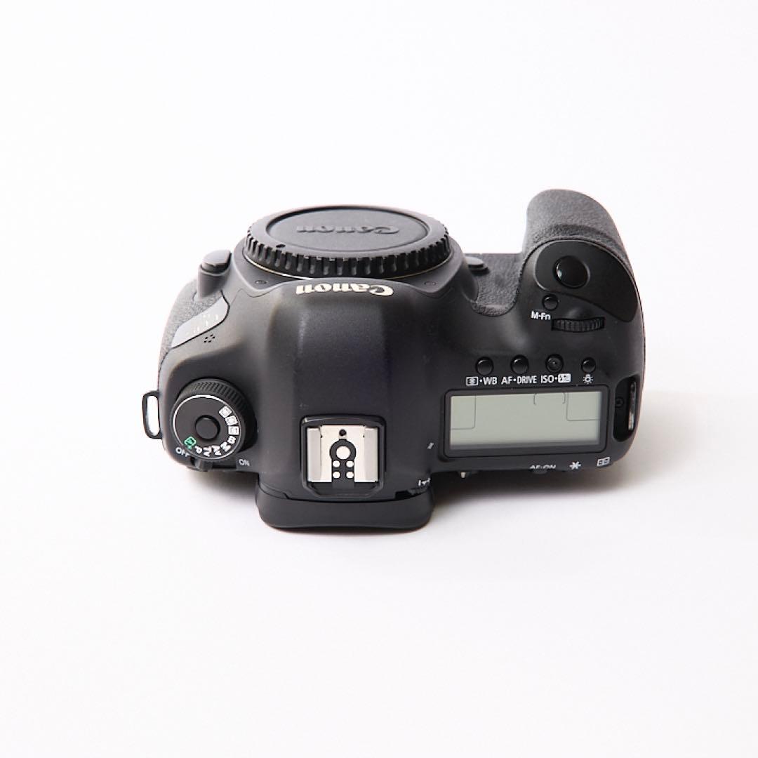 Canon EOS 5D Mark III 本体と付属品