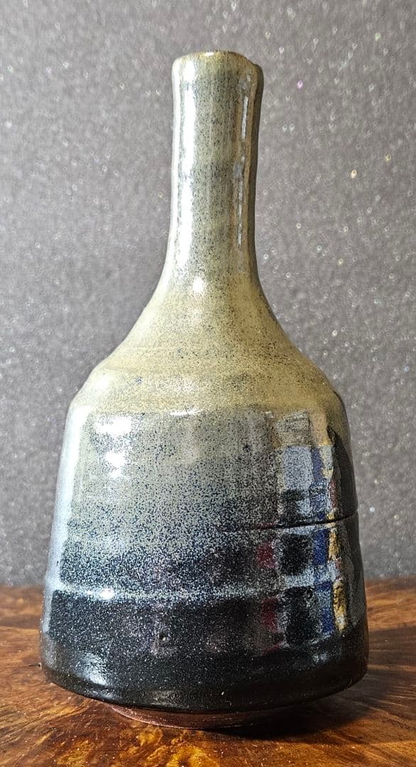 瀬戸焼　瀬戸市無形文化財　名工　日展作家加藤釥 作　鉄釉　蒼釉　蝶の図　花入れ