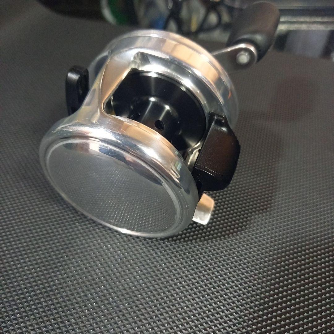 シマノ 12カルカッタ200右巻き　ベイトリール